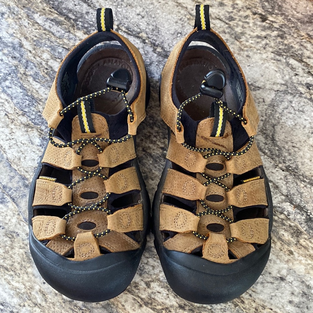 Keen sandals. Black with tan leather Size 7.5. Excellent condition.